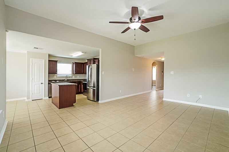 1,905/Mo, 5115 Windy Parke Ln Richmond, TX 77469 Living Room View 2