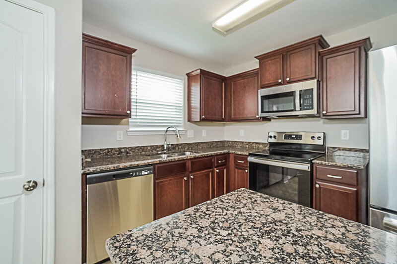 1,905/Mo, 5115 Windy Parke Ln Richmond, TX 77469 Kitchen View 3