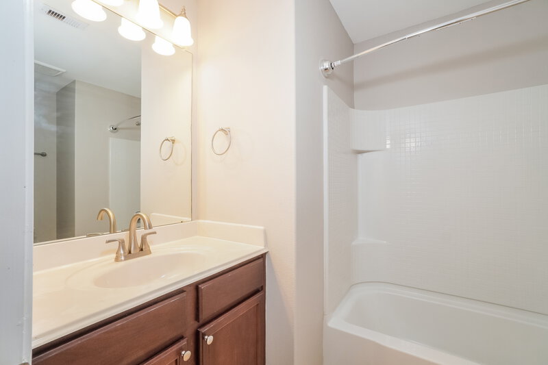 1,905/Mo, 5115 Windy Parke Ln Richmond, TX 77469 Bathroom View