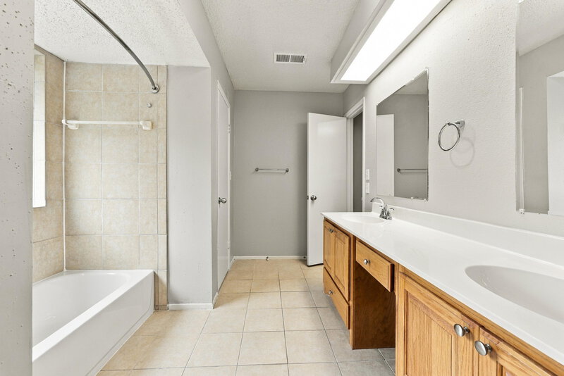 1,845/Mo, 9723 Orangevale Dr Spring, TX 77379 Primary Bathroom View