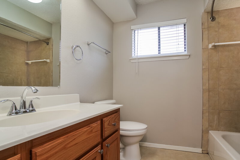 1,935/Mo, 9723 Orangevale Dr Spring, TX 77379 Bathroom View