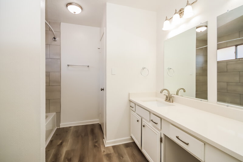 2,460/Mo, 5519 Rivertree Ln Spring, TX 77379 Main Bathroom View