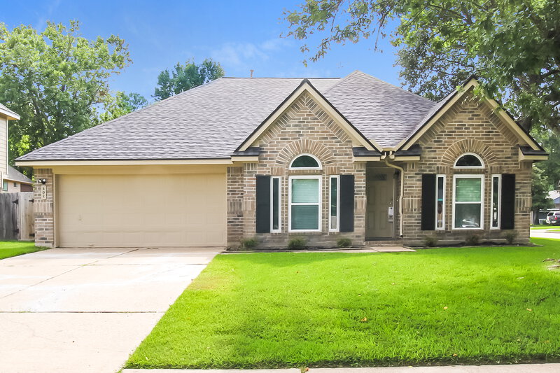 2,030/Mo, 302 Dunford Ct Highlands, TX 77562 External View