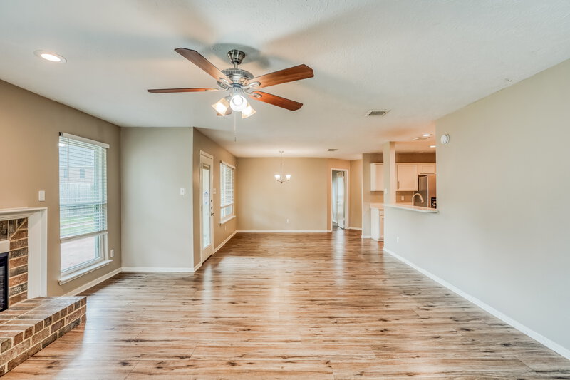 1,815/Mo, 302 Dunford Ct Highlands, TX 77562 Living Room View 2