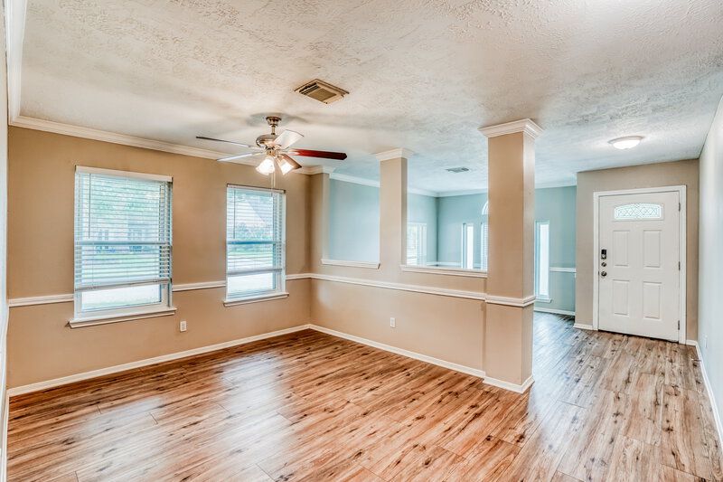 1,815/Mo, 302 Dunford Ct Highlands, TX 77562 Dining Room View 2