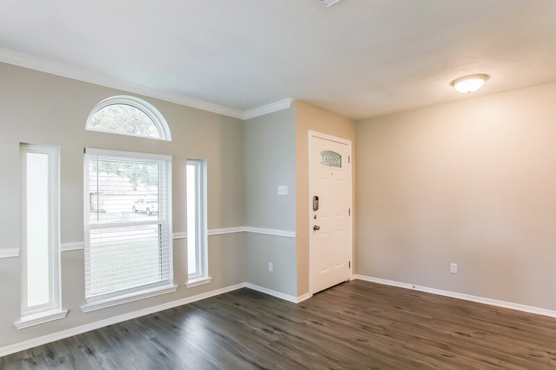 2,030/Mo, 302 Dunford Ct Highlands, TX 77562 Sitting Room View