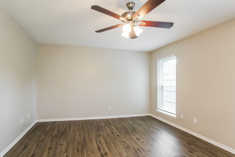 2,030/Mo, 302 Dunford Ct Highlands, TX 77562 Main Bedroom View