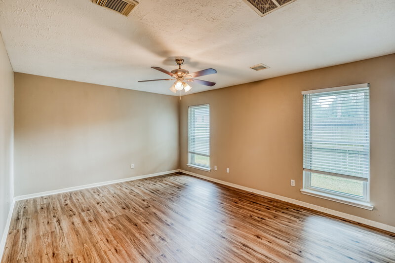 1,815/Mo, 302 Dunford Ct Highlands, TX 77562 Main Bedroom View