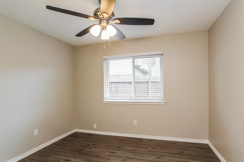 2,030/Mo, 302 Dunford Ct Highlands, TX 77562 Bedroom View