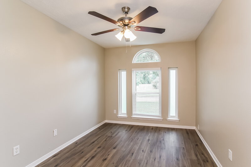 2,030/Mo, 302 Dunford Ct Highlands, TX 77562 Bedroom View 2