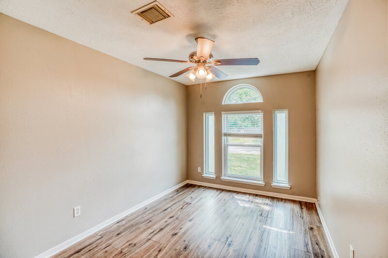 1,815/Mo, 302 Dunford Ct Highlands, TX 77562 Bedroom View