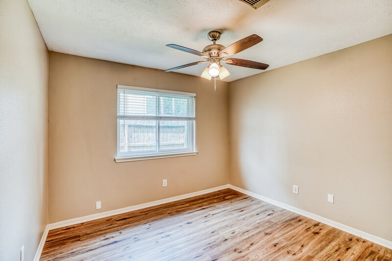 1,815/Mo, 302 Dunford Ct Highlands, TX 77562 Bedroom View 2