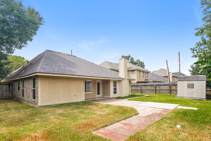 1,815/Mo, 302 Dunford Ct Highlands, TX 77562 Rear View
