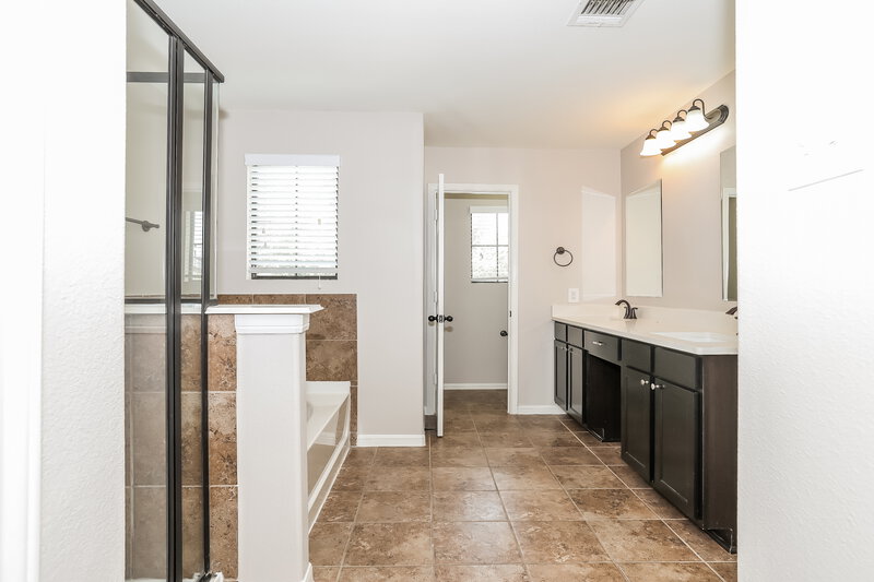 2,095/Mo, 6623 Sharpstone Creek Ln Houston, TX 77084 Main Bathroom View
