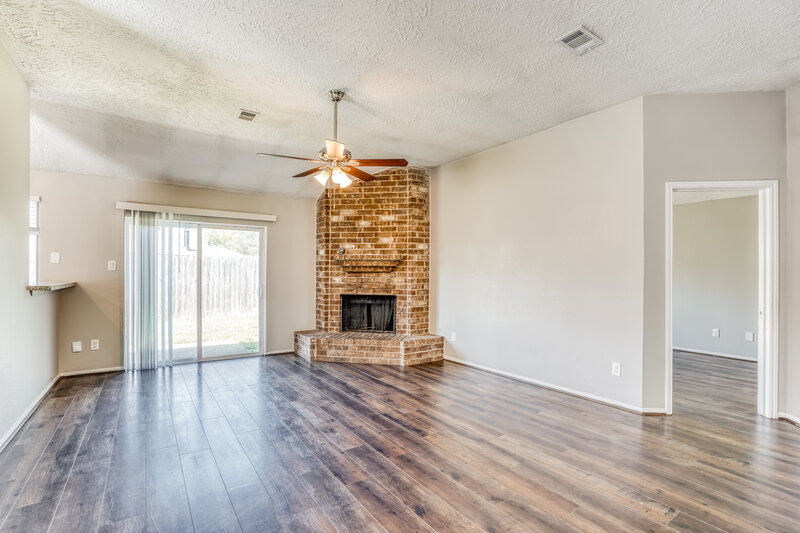 1,860/Mo, 15118 Loma Paseo Dr Houston, TX 77083 Living Room View 3