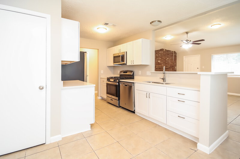 1,785/Mo, 24034 Spring Gum Dr Spring, TX 77373 Kitchen View 3