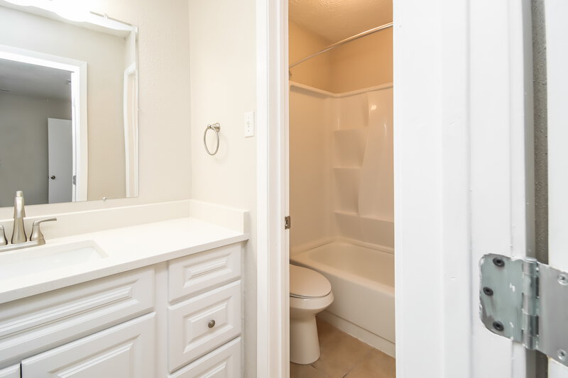 1,785/Mo, 24034 Spring Gum Dr Spring, TX 77373 Main Bathroom View