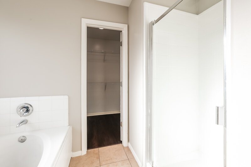 1,955/Mo, 6614 Carly Park Way Houston, TX 77084 Main Bathroom View