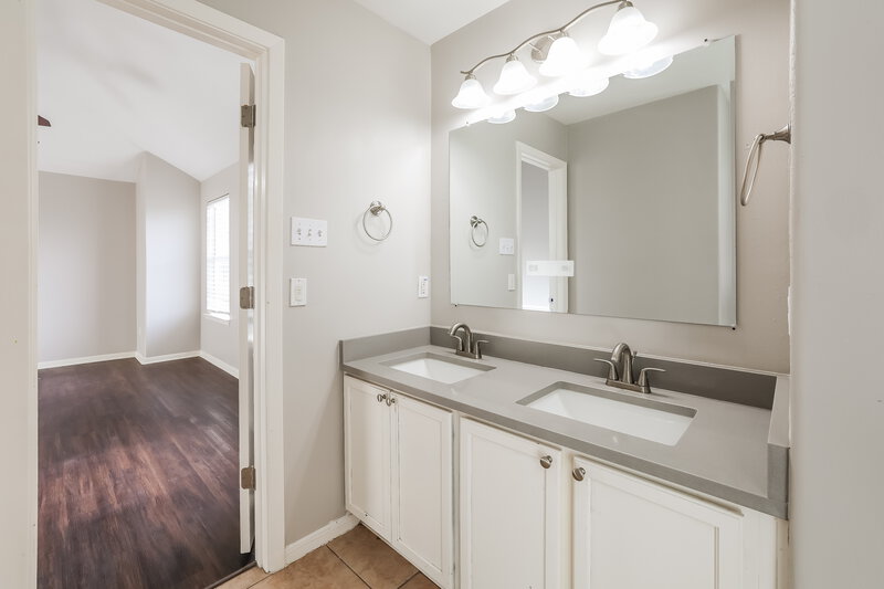 1,955/Mo, 6614 Carly Park Way Houston, TX 77084 Main Bathroom View 2