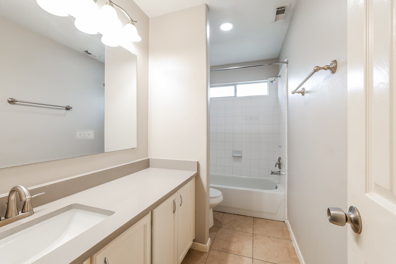 1,955/Mo, 6614 Carly Park Way Houston, TX 77084 Bathroom View 2