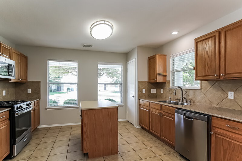 2,385/Mo, 6527 Winter Mountain Ln Spring, TX 77379 Kitchen View 2