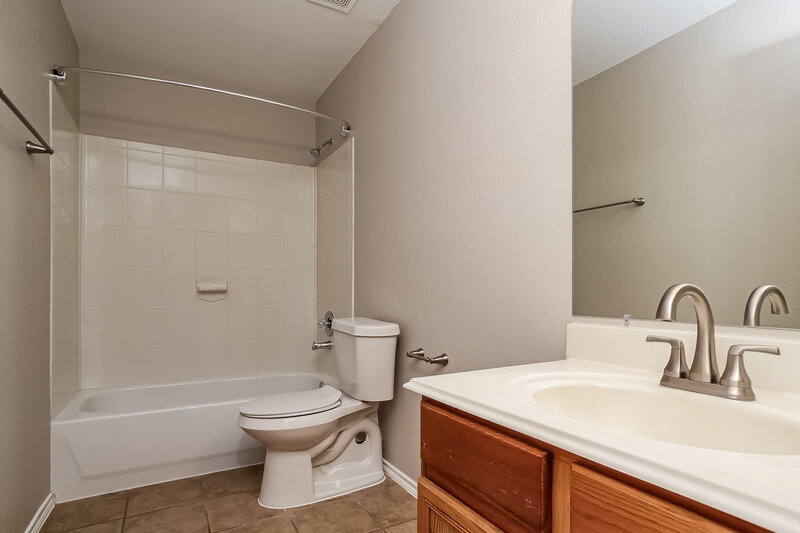 2,385/Mo, 6527 Winter Mountain Ln Spring, TX 77379 Main Bathroom View