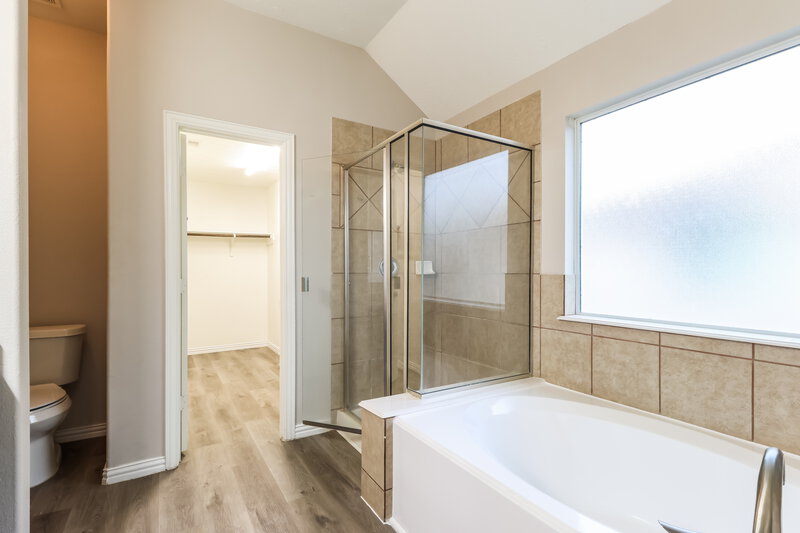 2,305/Mo, 8103 Rudy Brook Way Spring, TX 77379 Main Bathroom View