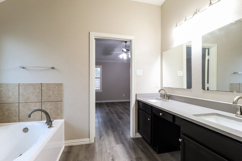 2,305/Mo, 8103 Rudy Brook Way Spring, TX 77379 Main Bathroom View 2