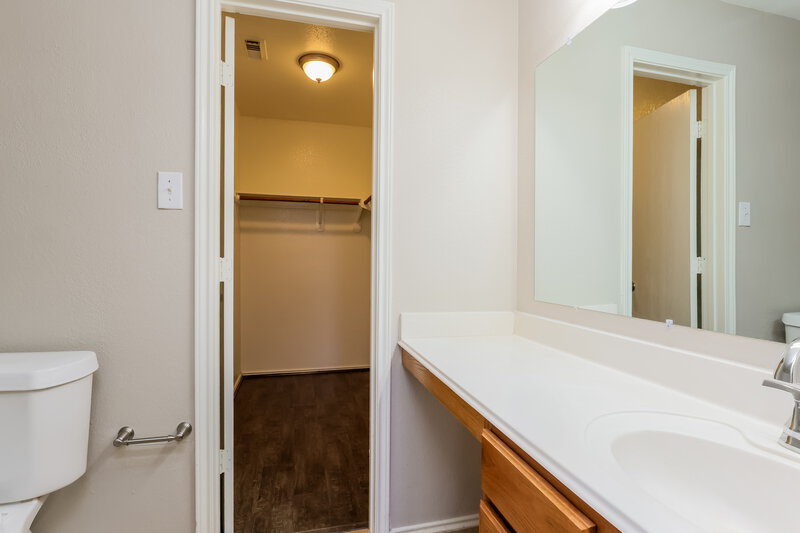 1,560/Mo, 7219 Rising Brook Dr Cypress, TX 77433 Main Bathroom View