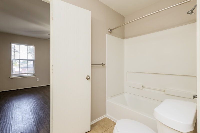 1,560/Mo, 7219 Rising Brook Dr Cypress, TX 77433 Main Bathroom View 2