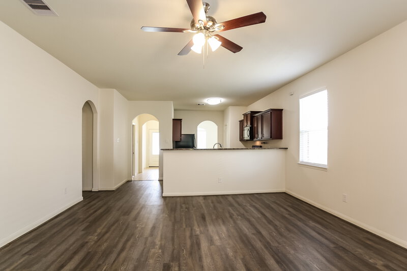 2,035/Mo, 7523 Fettle Ln Conroe, TX 77304 Living Room View 2