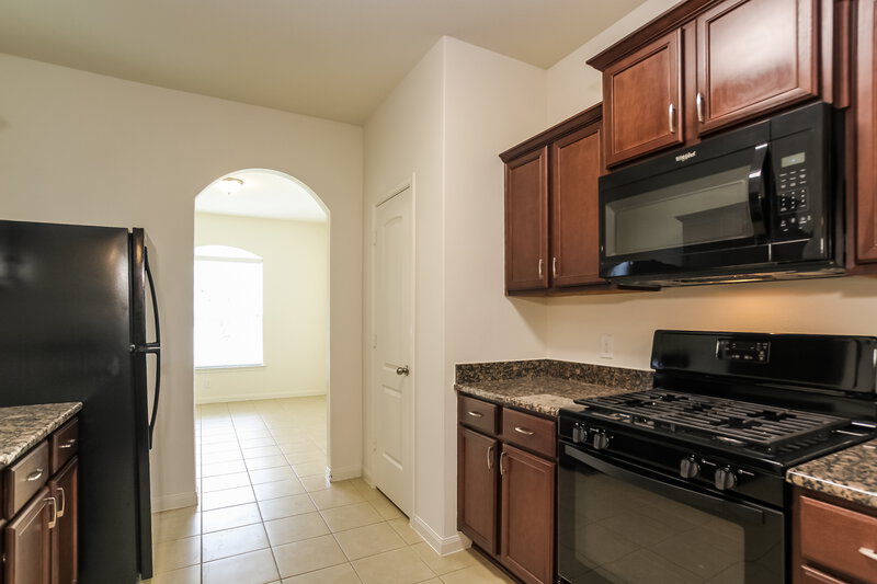 2,035/Mo, 7523 Fettle Ln Conroe, TX 77304 Kitchen View 2