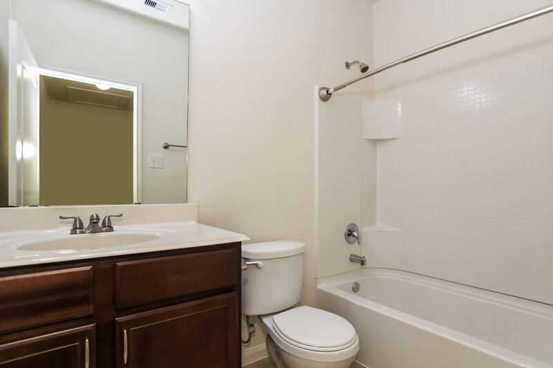2,035/Mo, 7523 Fettle Ln Conroe, TX 77304 Bathroom View 2