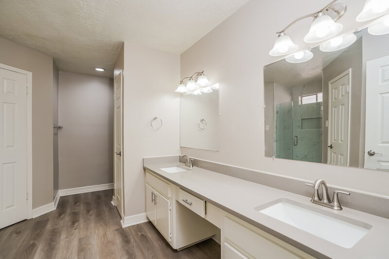 1,875/Mo, 3514 Glenwood Springs Dr Kingwood, TX 77345 Main Bathroom View