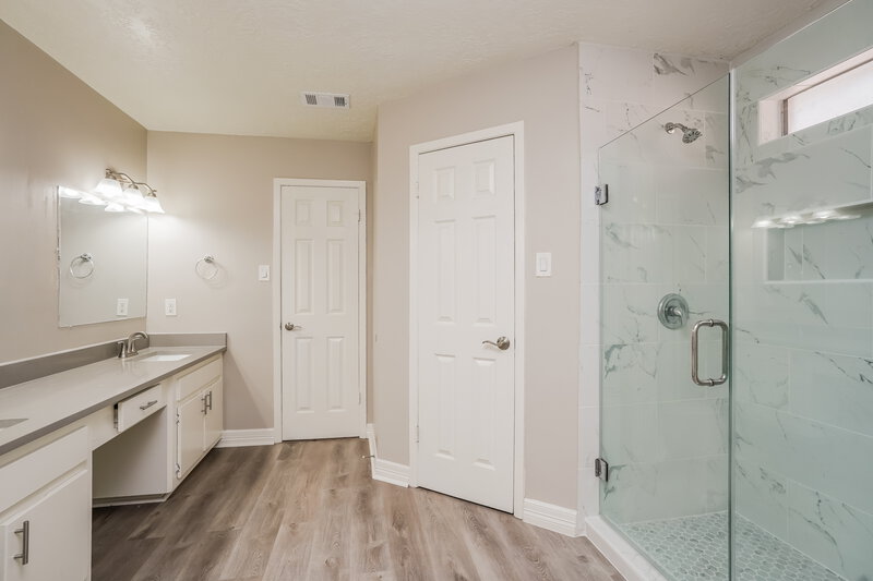 1,875/Mo, 3514 Glenwood Springs Dr Kingwood, TX 77345 Main Bathroom View 2