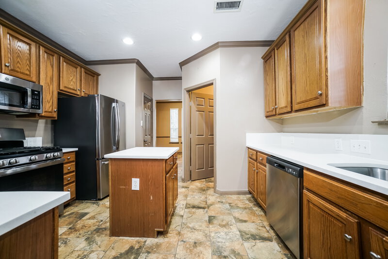 2,540/Mo, 130 Wimberly Way Conroe, TX 77385 Kitchen View