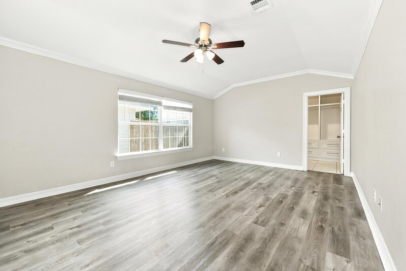 2,180/Mo, 7923 Fall Glen Dr Houston, TX 77040 Primary Bedroom View 2