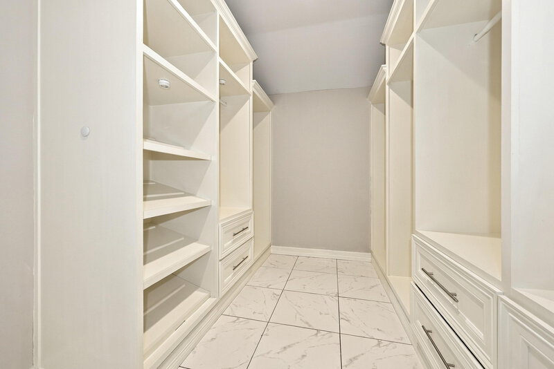 2,180/Mo, 7923 Fall Glen Dr Houston, TX 77040 Walk In Closet View