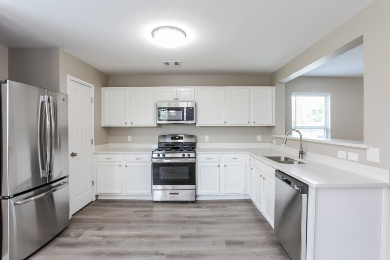2,020/Mo, 21627 Mossey Pines Ct Humble, TX 77338 Kitchen View