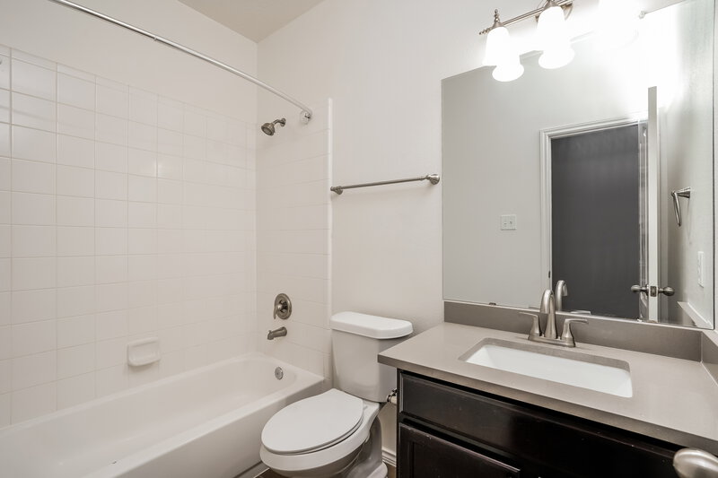 2,335/Mo, 7931 Branson Park Ln Humble, TX 77338 Bathroom View