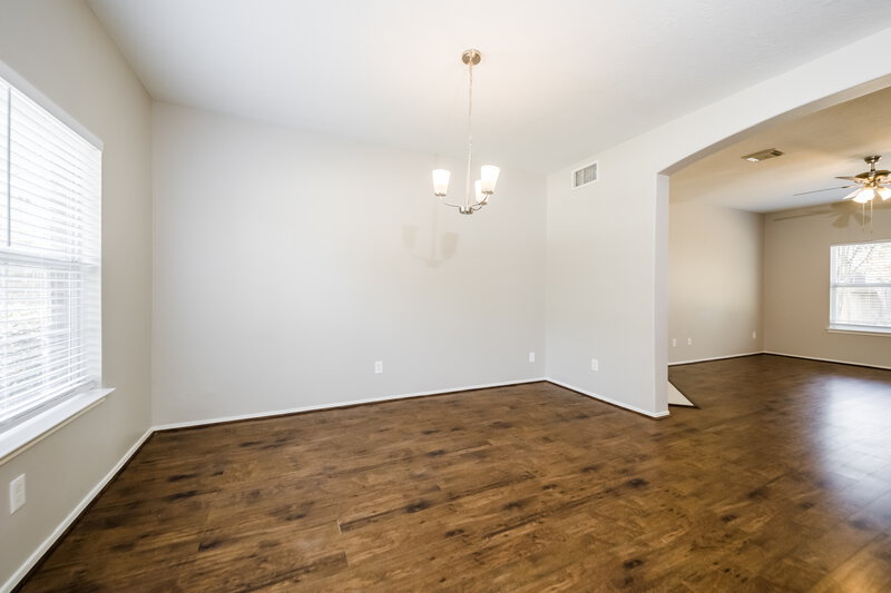 2,175/Mo, 17615 Memorial Falls Dr Tomball, TX 77375 Dining Room View 2