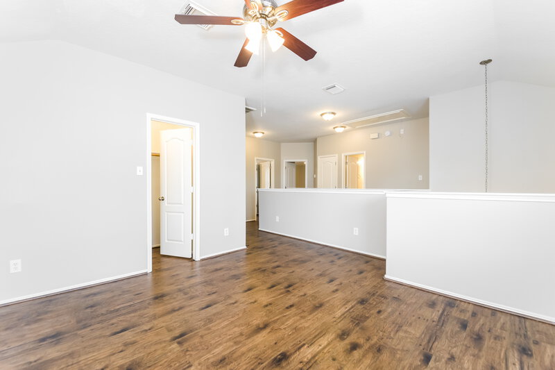 2,175/Mo, 17615 Memorial Falls Dr Tomball, TX 77375 Loft View