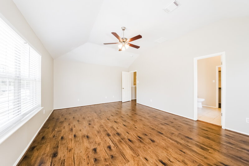 2,175/Mo, 17615 Memorial Falls Dr Tomball, TX 77375 Main Bedroom View 2