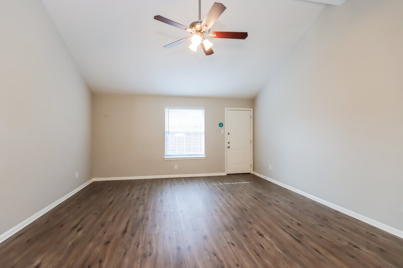 1,870/Mo, 7815 Longshire Ln Houston, TX 77040 Living Room View