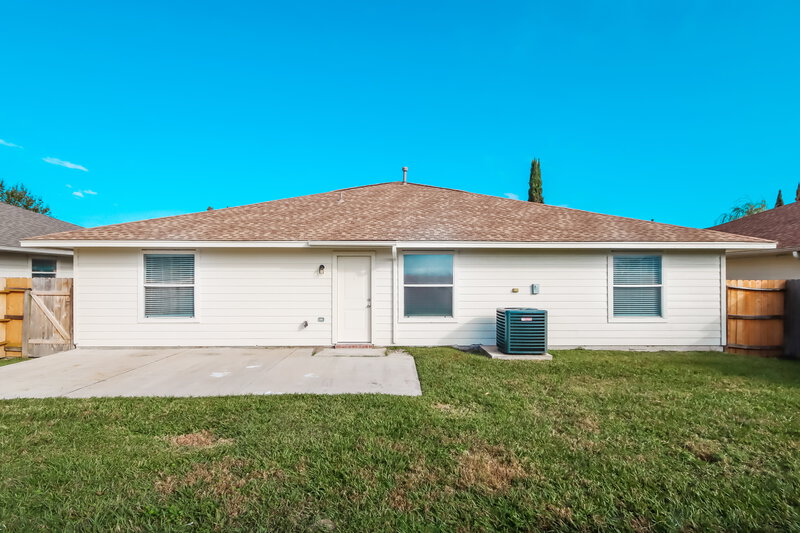 1,870/Mo, 7815 Longshire Ln Houston, TX 77040 Rear View