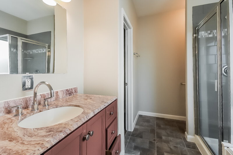 2,120/Mo, 1406 Highland Sage Ln Spring, TX 77373 Main Bathroom View