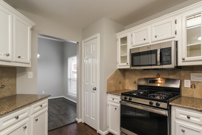 1,850/Mo, 1211 Toby Ln Conroe, TX 77301 Kitchen View