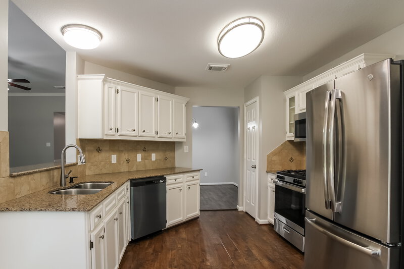 1,850/Mo, 1211 Toby Ln Conroe, TX 77301 Kitchen View 2