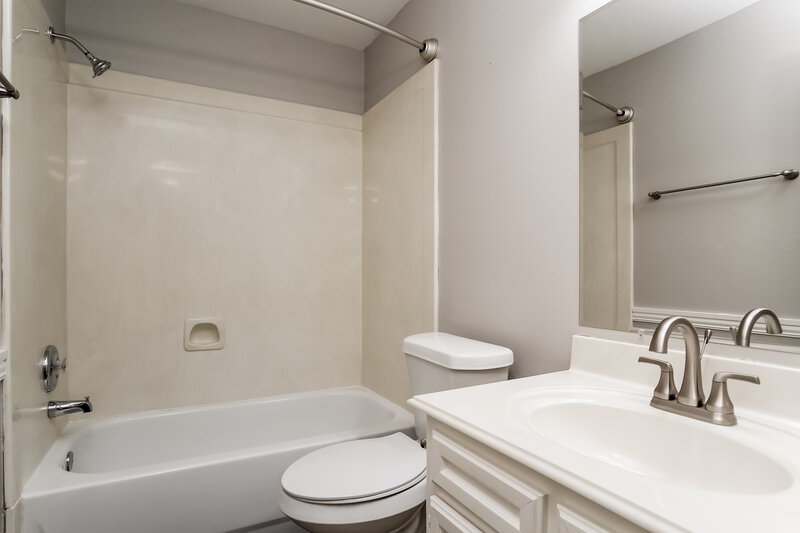 1,850/Mo, 1211 Toby Ln Conroe, TX 77301 Bathroom View