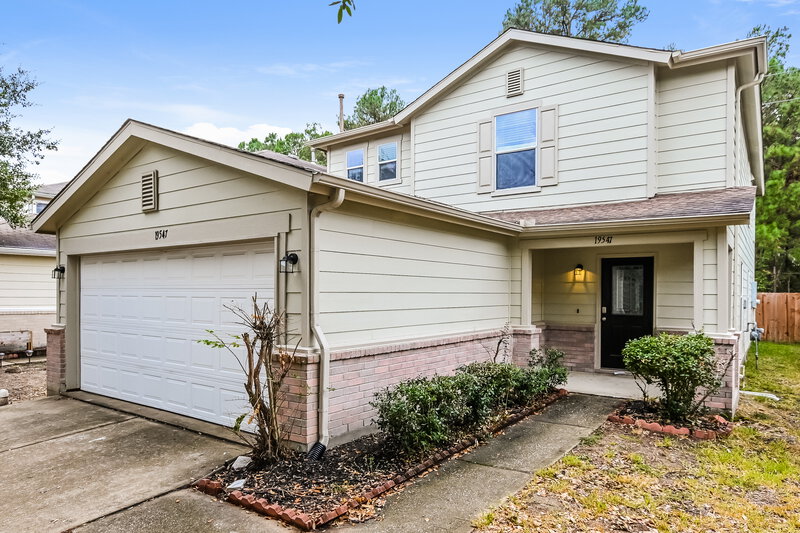 2,165/Mo, 19547 Rippling Brook Ln Tomball, TX 77375 Front View
